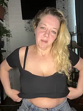 JenniferCarmen online show from May 24, 1:54 am