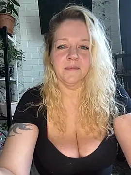 JenniferCarmen online show from May 27, 6:21 am