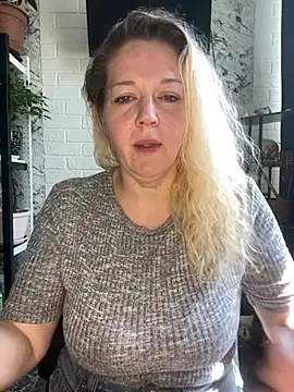 JenniferCarmen online show from June 8, 4:24 am