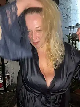 JenniferCarmen online show from July 2, 3:23 am