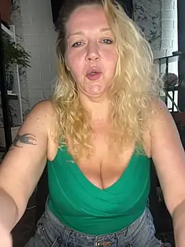 JenniferCarmen online show from July 5, 4:41 am