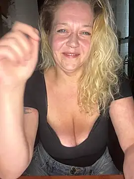 JenniferCarmen online show from July 11, 9:45 am