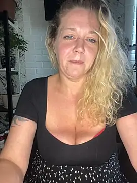JenniferCarmen online show from July 15, 8:41 am