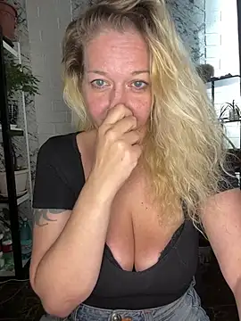 JenniferCarmen online show from July 24, 2:31 am