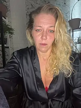 JenniferCarmen online show from July 28, 2:29 am