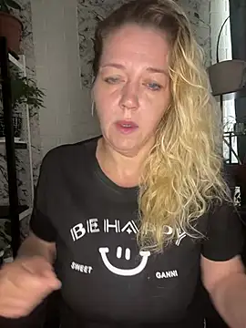 JenniferCarmen online show from July 29, 2:10 am