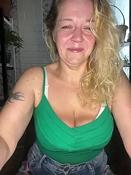 JenniferCarmen online show from July 31, 2:55 am