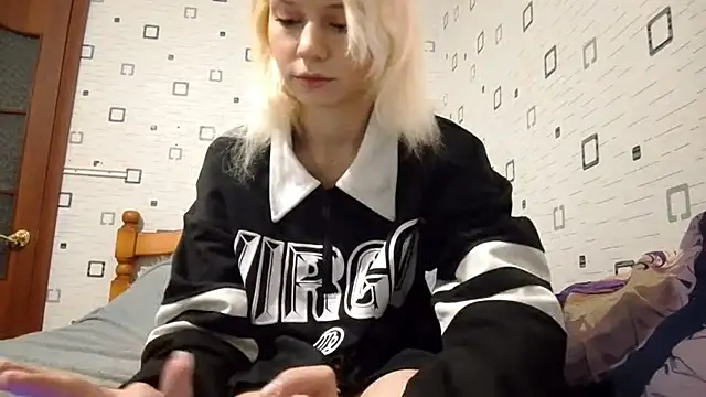 Snapshot of Sofalakers chatting on December 14, 1:27 pm Sofalakers online show from December 14, 1:27 pm