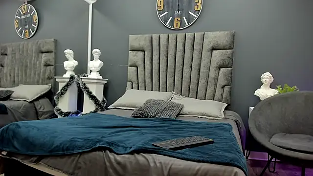 Snapshot of kevin__warhol chatting on December 17, 4:18 am kevin warhol online show from December 17, 4:18 am