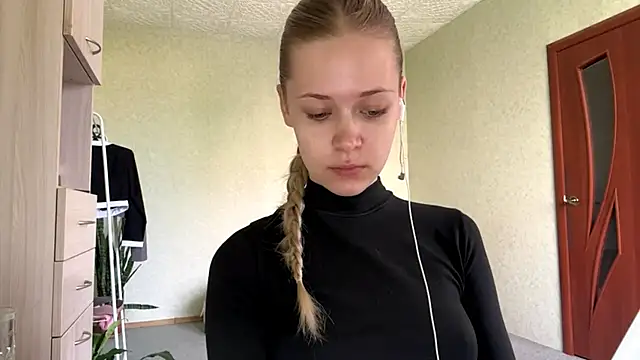 Snapshot of ZaidaSchwarten chatting on May 20, 5:13 am ZaidaSchwarten online show from May 20, 5:13 am