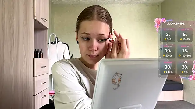 Snapshot of ZaidaSchwarten chatting on July 11, 5:10 am ZaidaSchwarten online show from July 11, 5:10 am