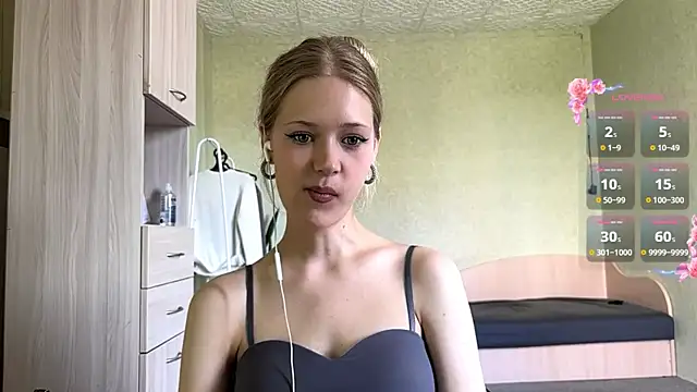 Snapshot of ZaidaSchwarten chatting on July 13, 7:33 am ZaidaSchwarten online show from July 13, 7:33 am