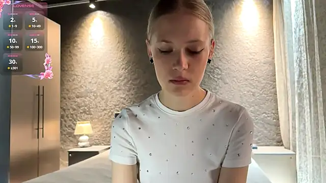 Snapshot of ZaidaSchwarten chatting on July 30, 5:17 am ZaidaSchwarten online show from July 30, 5:17 am