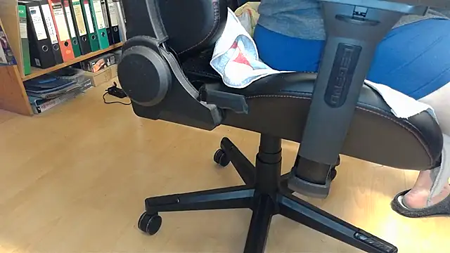 oldmann08 online show from February 12, 6:52 am