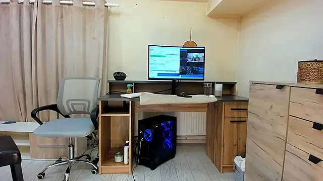 Snapshot of classy_medea chatting on May 11, 12:27 am classy medea online show from May 11, 12:27 am