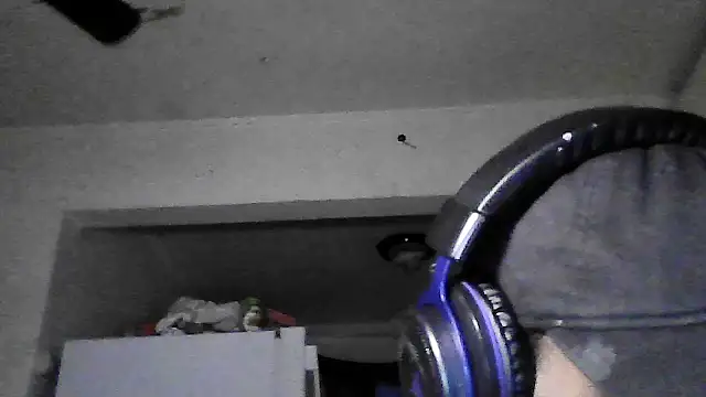 Snapshot of dwick5900 chatting on December 18, 3:29 pm dwick5900 online show from December 18, 3:29 pm