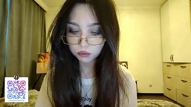 Qwami Amie online show from January 12, 4:50 am