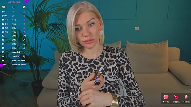 Lindsi Luvviv online show from June 22, 4:37 pm