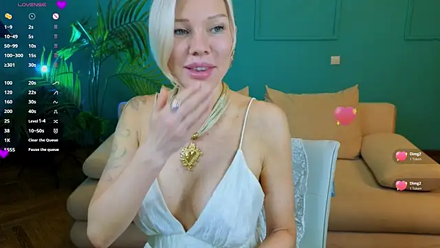 Lindsi Luvviv online show from July 3, 4:35 pm