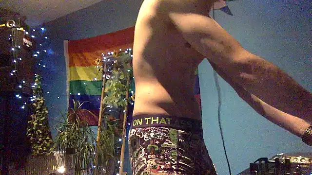 Snapshot of nutt_max chatting on December 23, 1:25 am nutt max online show from December 23, 1:25 am