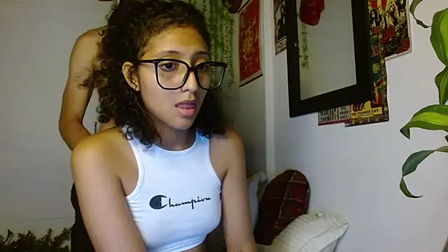 SweetEmxxx online show from February 22, 12:01 am