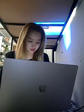 Snapshot of SherrylShaw chatting on December 22, 5:21 pm SherrylShaw online show from December 22, 5:21 pm