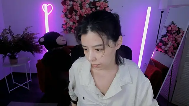 Snapshot of SirenMystiq chatting on June 9, 9:32 am SirenMystiq online show from June 9, 9:32 am