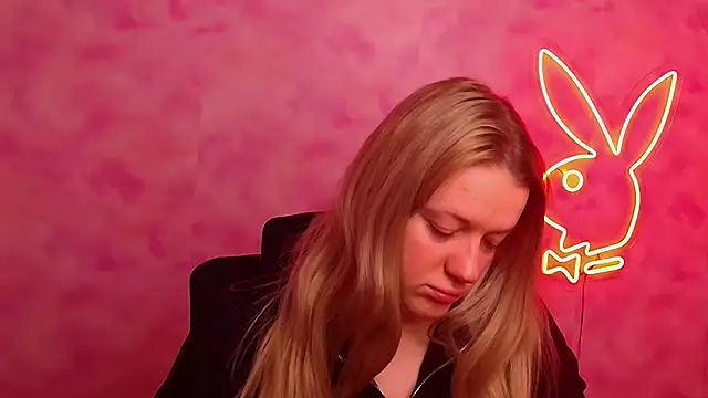 Snapshot of Samantha_Gloww chatting on December 15, 7:12 am Samantha Gloww online show from December 15, 7:12 am