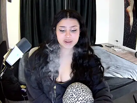 Nicole Pars online show from February 23, 5:10 pm