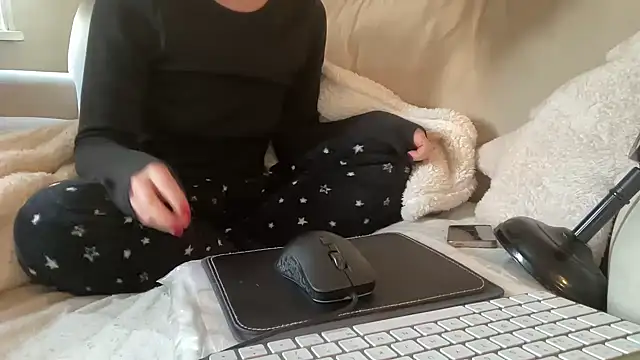 Snapshot of ijustturned18today chatting on December 20, 2:35 pm ijustturned18today online show from December 20, 2:35 pm