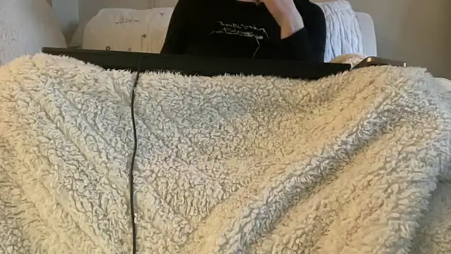 Snapshot of ijustturned18today chatting on February 2, 3:44 pm ijustturned18today online show from February 2, 3:44 pm