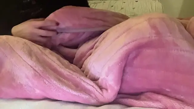 Snapshot of ijustturned18today chatting on February 4, 8:25 pm ijustturned18today online show from February 4, 8:25 pm