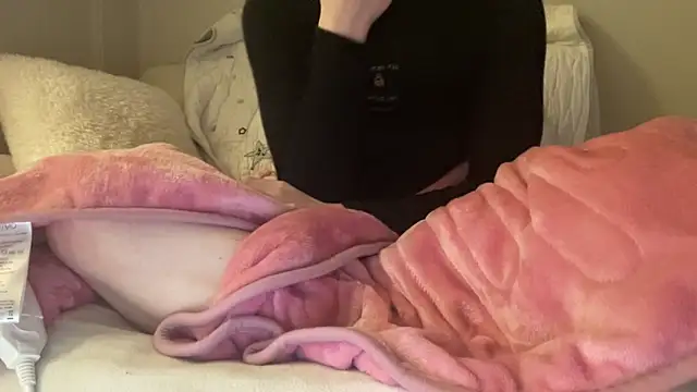 Snapshot of ijustturned18today chatting on February 5, 5:06 pm ijustturned18today online show from February 5, 5:06 pm