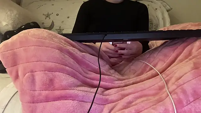 Snapshot of ijustturned18today chatting on February 7, 7:50 pm ijustturned18today online show from February 7, 7:50 pm