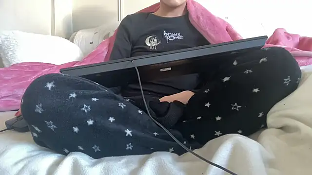 Snapshot of ijustturned18today chatting on February 14, 9:39 am ijustturned18today online show from February 14, 9:39 am