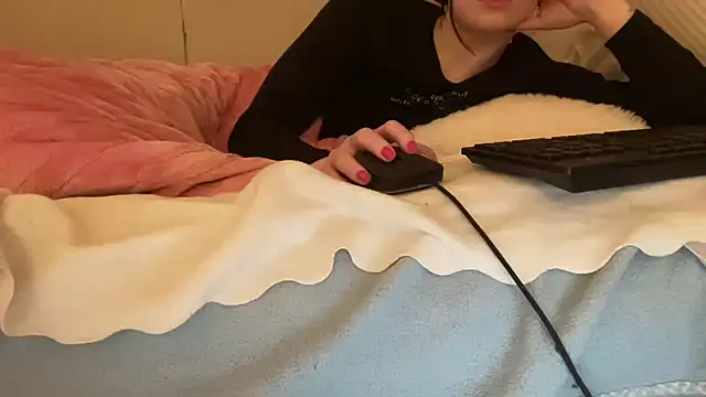 Snapshot of ijustturned18today chatting on February 16, 7:43 pm ijustturned18today online show from February 16, 7:43 pm