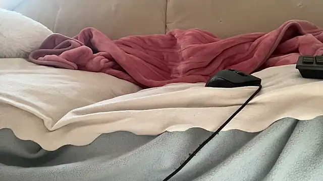 Snapshot of ijustturned18today chatting on February 17, 7:49 am ijustturned18today online show from February 17, 7:49 am