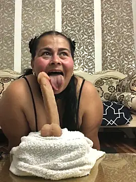 SayMarLuna online show from April 25, 8:28 pm
