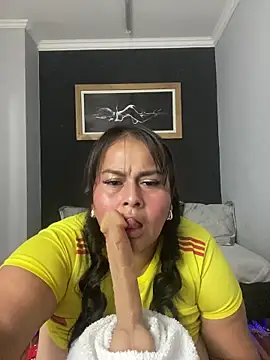 Snapshot of SayMarLuna chatting on June 11, 8:18 pm SayMarLuna online show from June 11, 8:18 pm