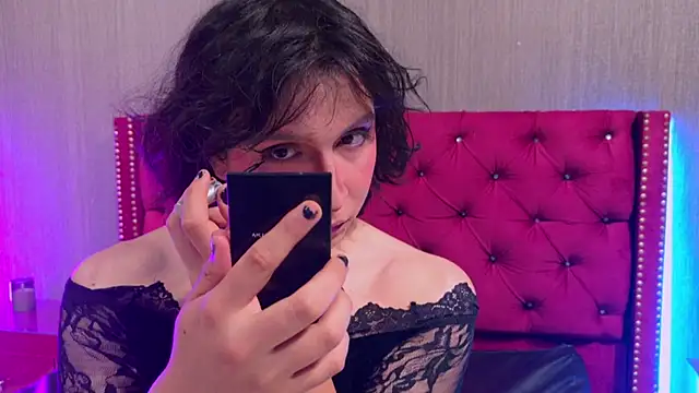 Shelly bat online show from June 11, 10:52 pm