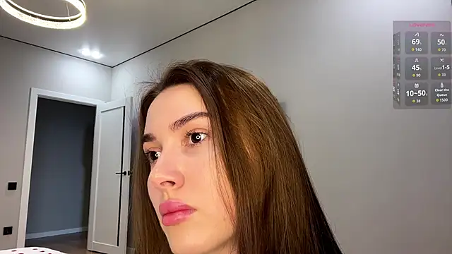 SepiahLune online show from February 9, 8:07 am