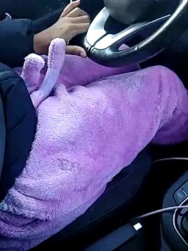 Snapshot of Julie9toma chatting on December 15, 9:24 am Julie9toma online show from December 15, 9:24 am