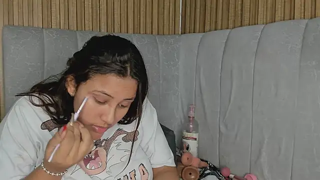 Snapshot of TiifanyGrey chatting on January 15, 2:49 am TiifanyGrey online show from January 15, 2:49 am