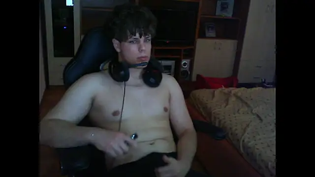 Snapshot of GymGuy0505 chatting on December 15, 9:57 am GymGuy0505 online show from December 15, 9:57 am