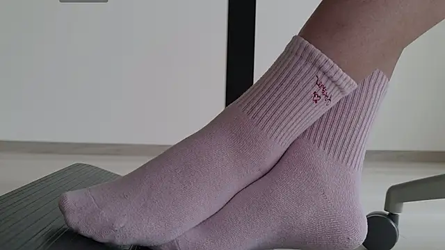 Feetbeth online show from May 8, 9:31 pm