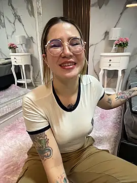 Annyhathatway online show from May 15, 10:50 pm