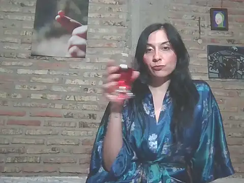 Snapshot of DommeVioleta chatting on June 8, 6:25 am DommeVioleta online show from June 8, 6:25 am