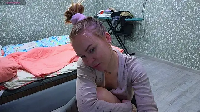 s trawberry  online show from March 19, 4:05 am