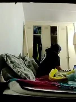 Snapshot of shadowofpleasure chatting on December 15, 11:03 am shadowofpleasure online show from December 15, 11:03 am