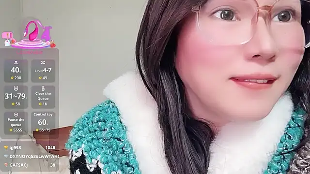 Snapshot of LIQINQIN-77 chatting on December 13, 7:53 pm LIQINQIN-77 online show from December 13, 7:53 pm